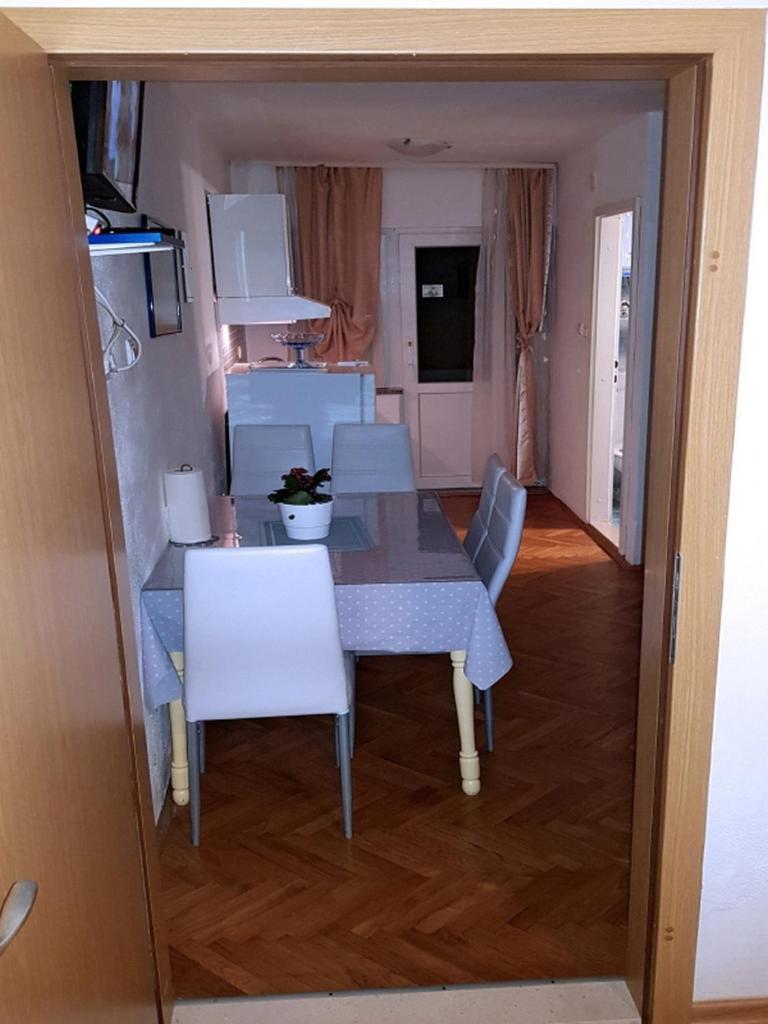 Apartments And Rooms By The Sea Tucepi, Makarska - 6058 Rom bilde