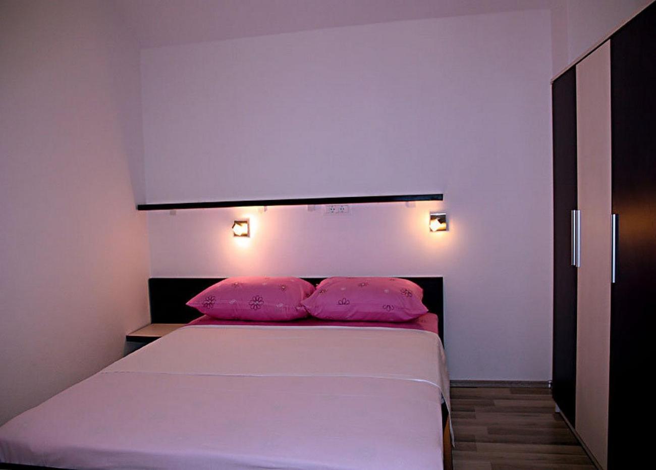 Apartments And Rooms By The Sea Tucepi, Makarska - 6058 Rom bilde